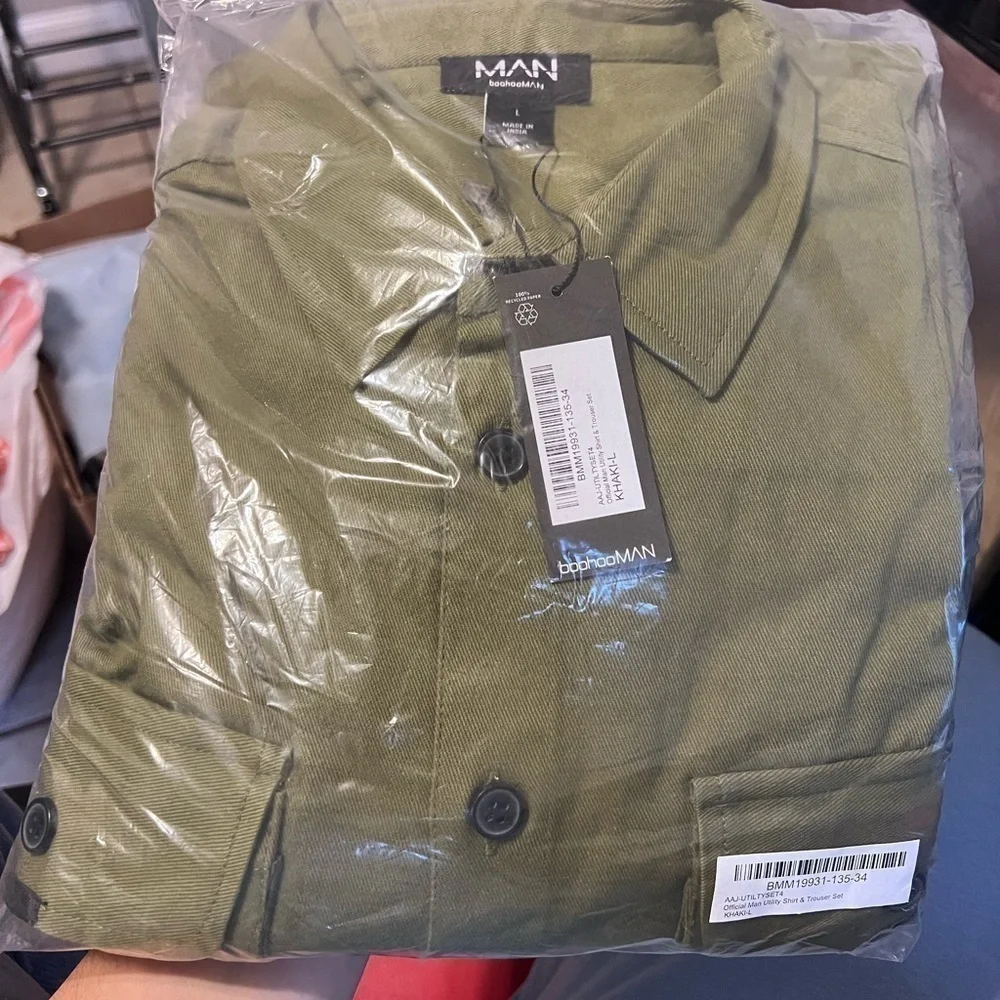BOOHOOMAN OFFICIAL MAN UTILITY SHIRT & TROUSER SET